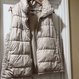 Old Navy Women's Light Tan Puffer Vest